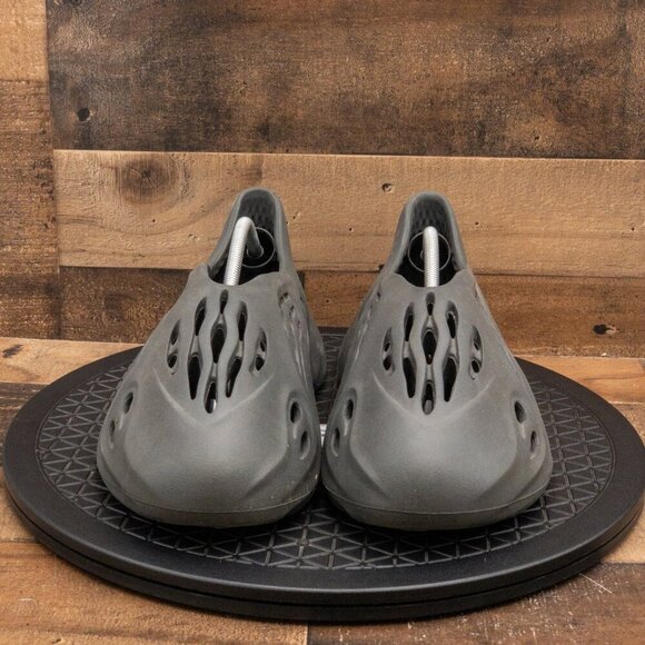 ADIDAS YEEZY FOAM RNR CARBON MENS ATHELTIC SHOES RUNNER BLACK SIZE 13 IG5349 - Picture 2 of 9